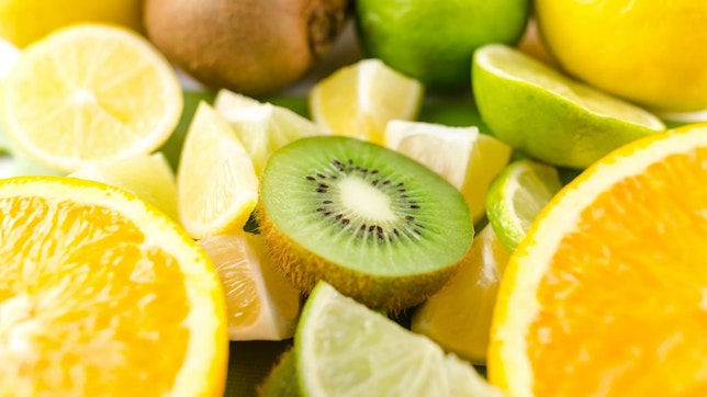 Wofür braucht man Vitamin C? Bild von mehreren Früchten, die reichhaltig an Vitamin C sind.