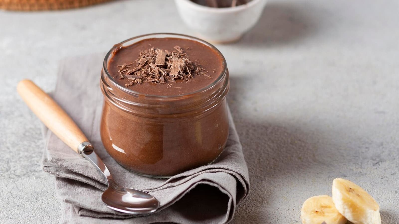 Protein Pudding selber machen. Bild von einem Protein Pudding in einem Glas.