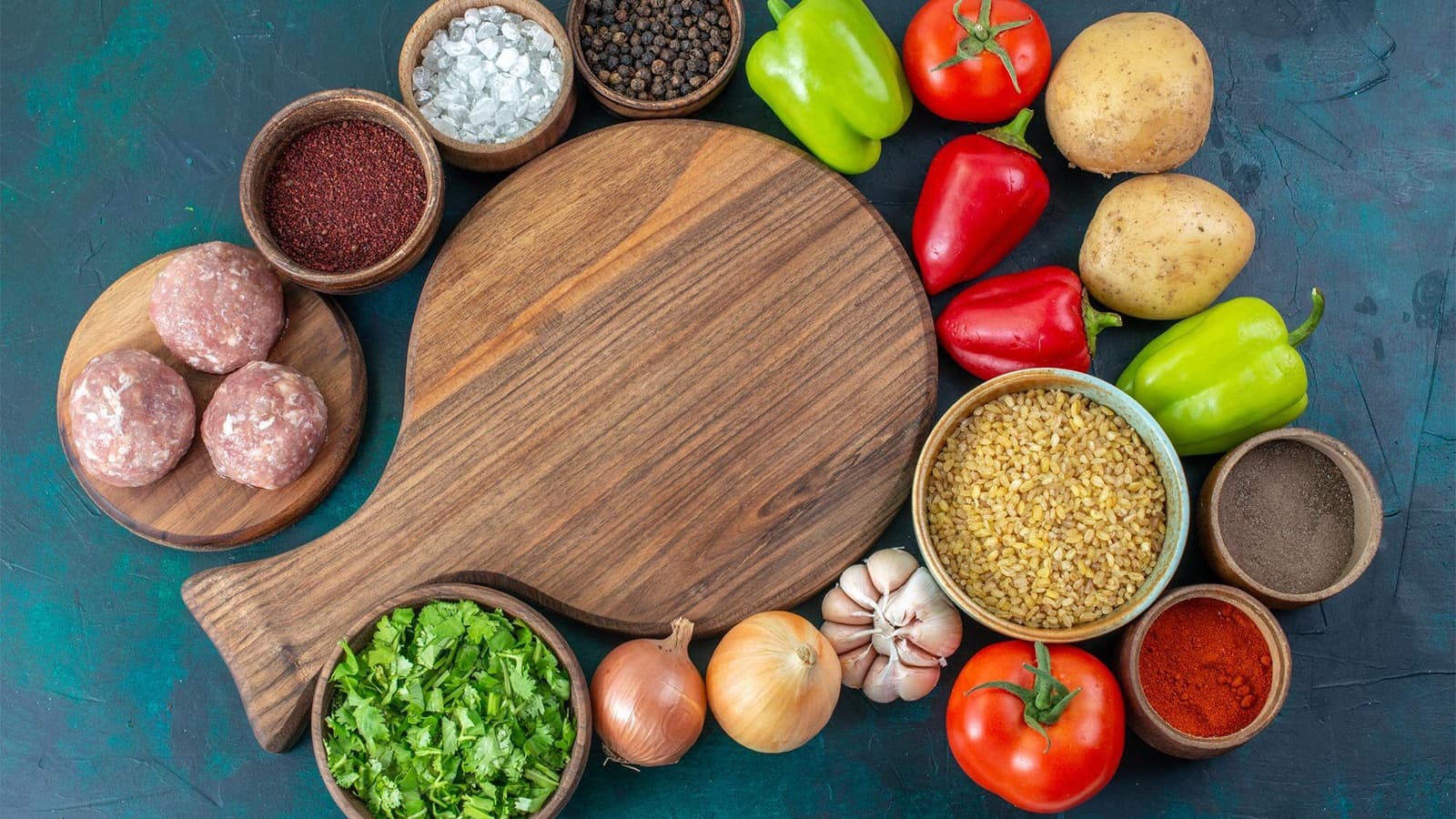 Was steckt hinter der Real Food Diät? Bild von mehreren Lebensmitteln, die während der Real Food Diät gegessen werden.