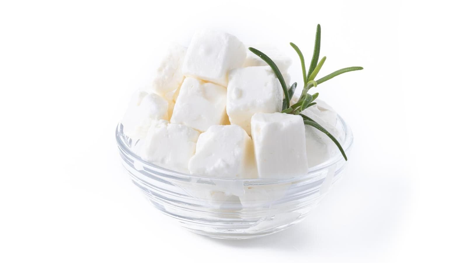 Melone-Feta-Salat einfach selber machen. Bild von Feta-Käse, der für den Melone-Feta-Salat benötigt wird.