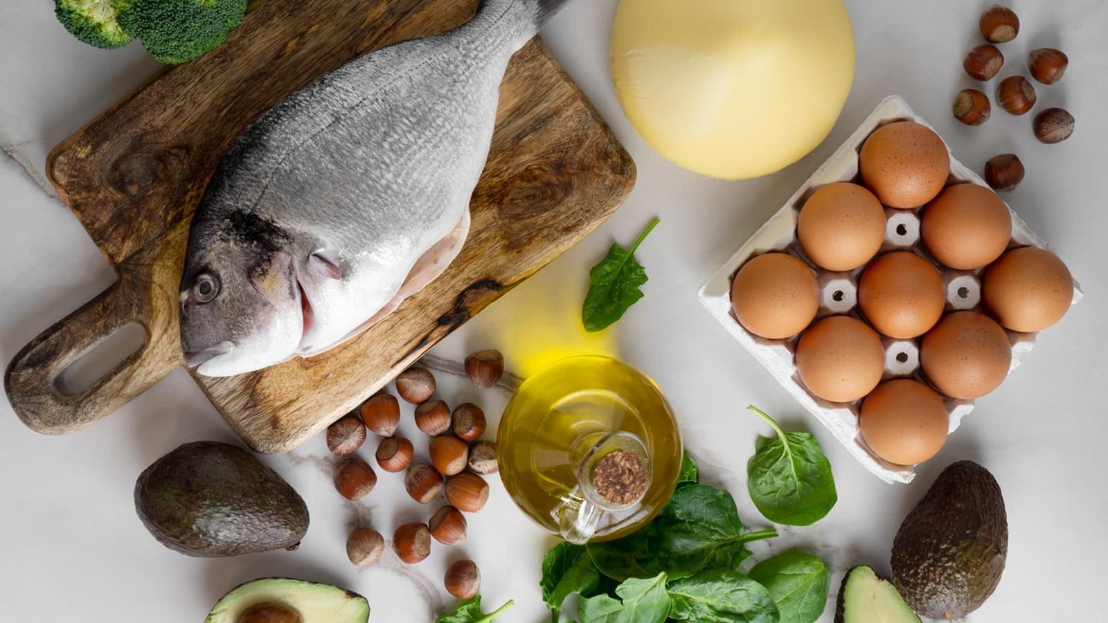 Die besten Lebensmittel mit Omega-3. Bild von mehreren Lebensmitteln, die Omega-3 enthalten.