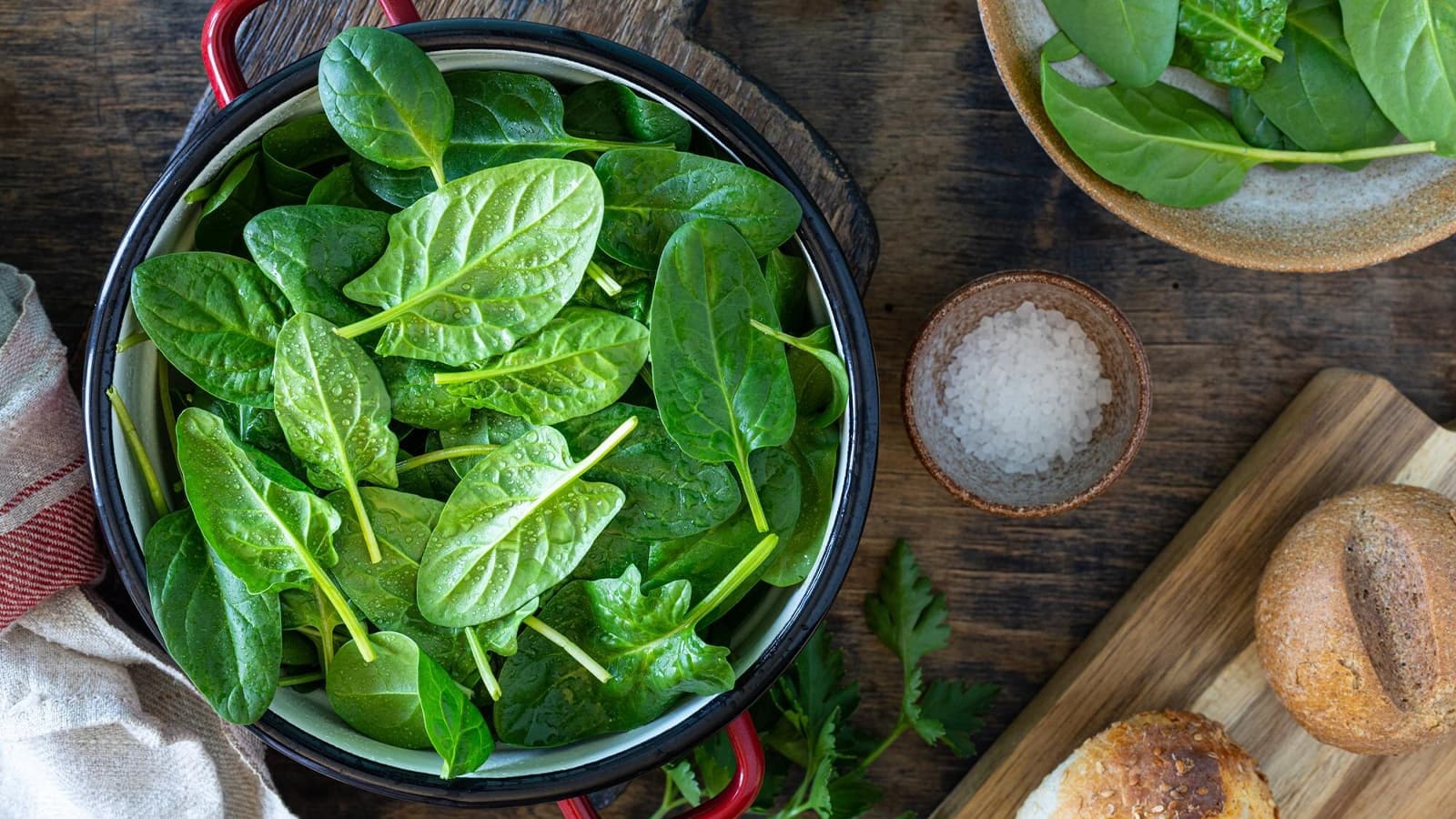 Spinat ist nicht nur lecker und vielseitig in der Küche einsetzbar, sondern auch ein wahres Superfood für die Gesundheit.