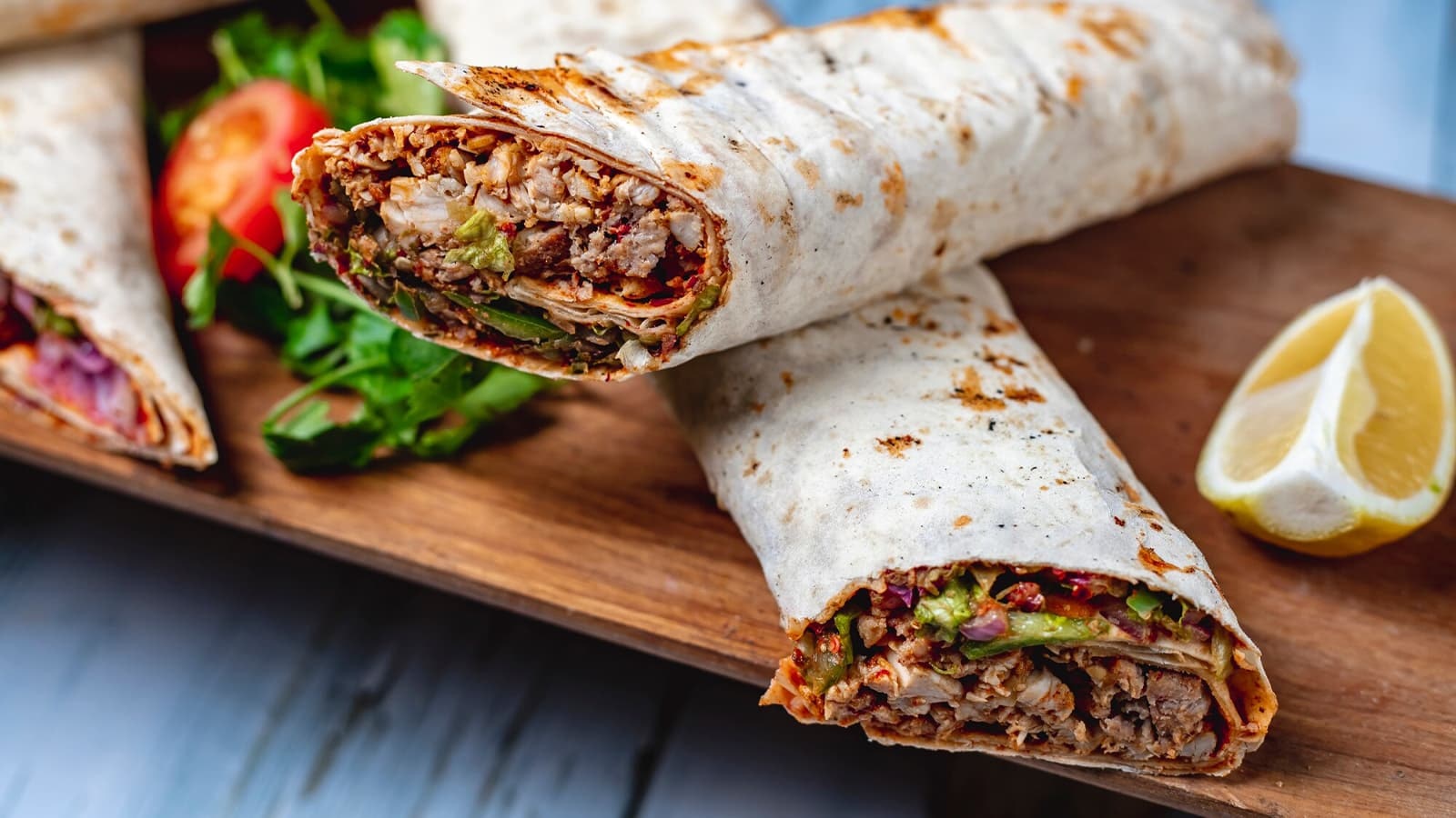 Ein Dürüm Döner kann eine köstliche und sättigende Mahlzeit sein, die durchaus Platz in einer gesunden Ernährung finden kann.