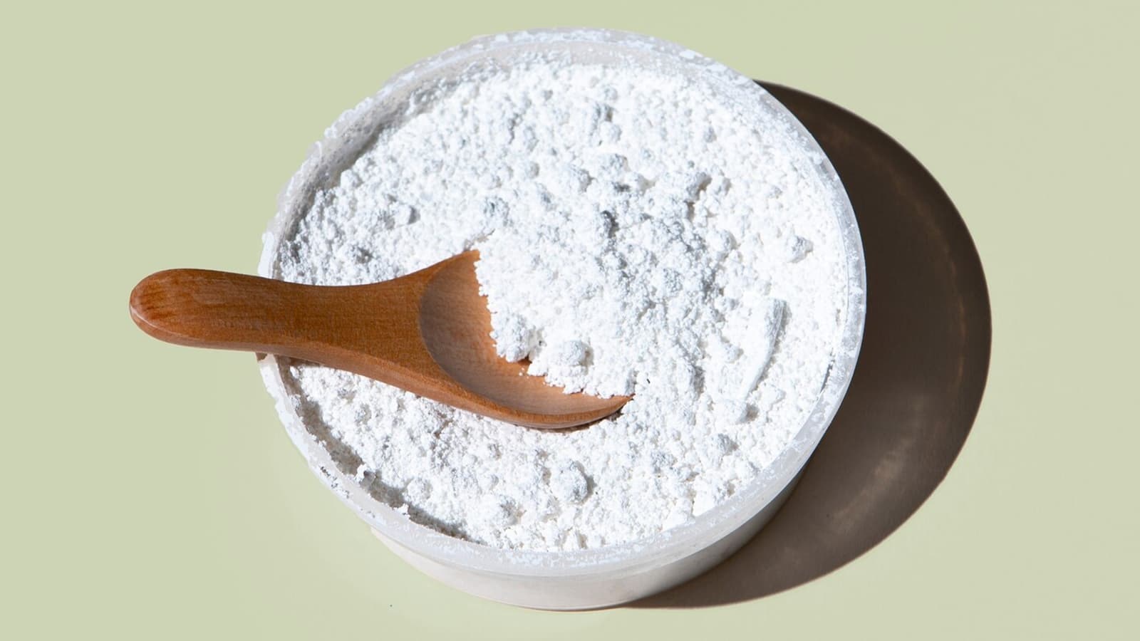 Maltodextrin ist ein vielseitiges Kohlenhydrat, das in der Fitnessernährung zahlreiche Anwendungsmöglichkeiten bietet. Maltodextrin kann als schneller Energielieferant dienen.