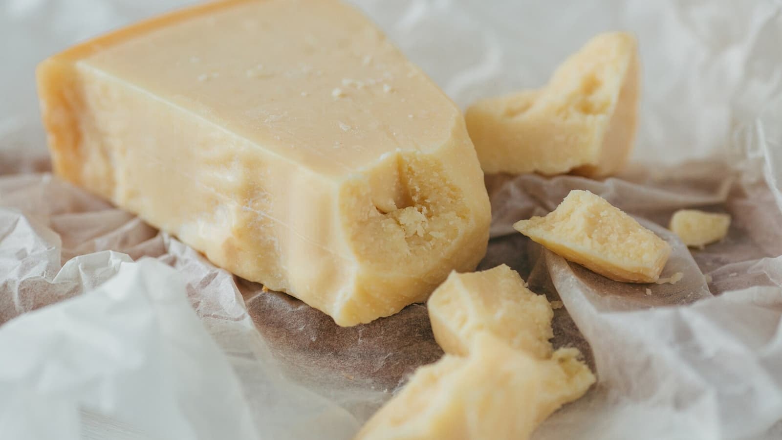 Die Heißluftfritteuse hat sich in den letzten Jahren als eines der vielseitigsten Küchengeräte etabliert. Die Heißluftfritteuse ermöglicht es nämlich, mit wenig bis gar keinem Öl köstliche und gesunde Gerichte zuzubereiten.