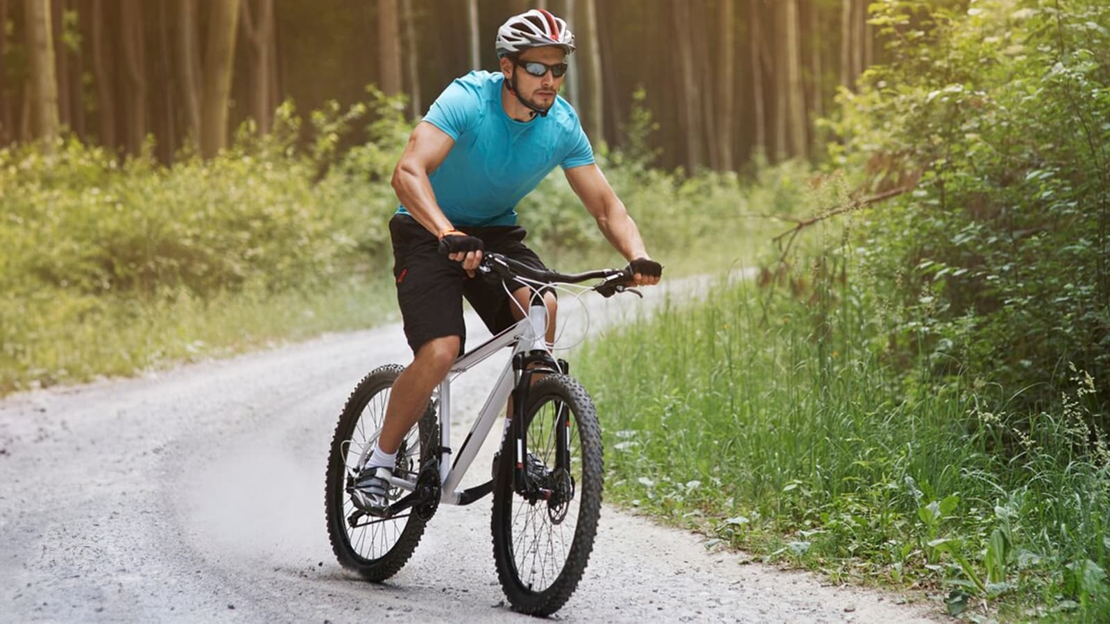 Radfahren ist eine hervorragende Methode, um Kalorien zu verbrennen und die allgemeine Fitness zu verbessern.