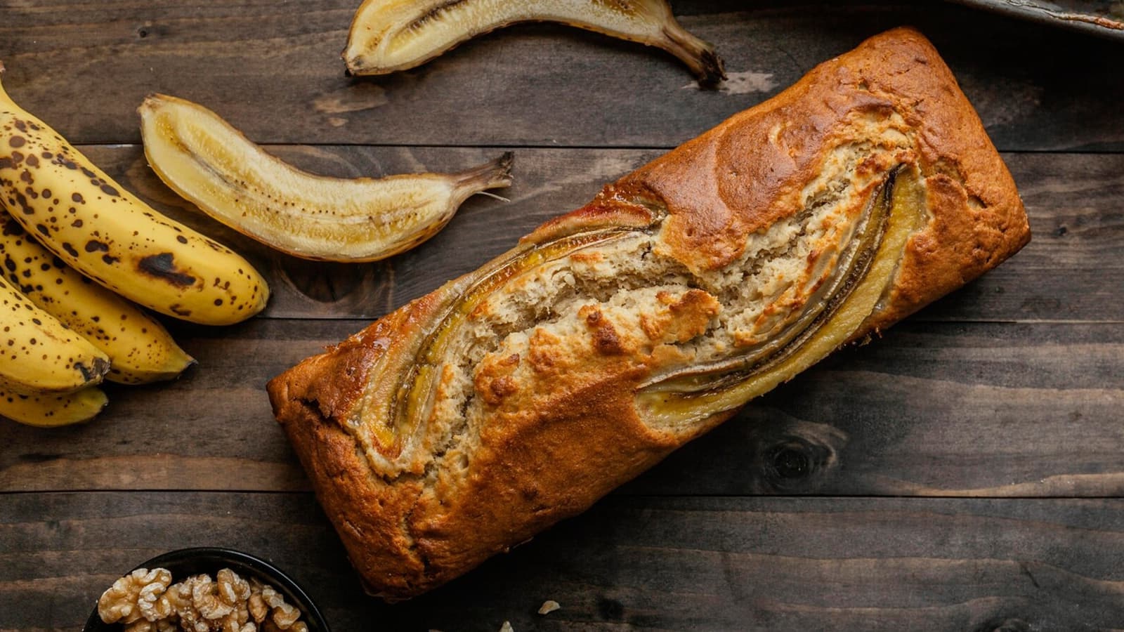 Das Low Carb Bananenbrot ist einfach zuzubereiten und vielseitig verwendbar. Teste dieses Rezept für das Low Carb Bananenbrot aus und lass dich vom Geschmack überzeugen!