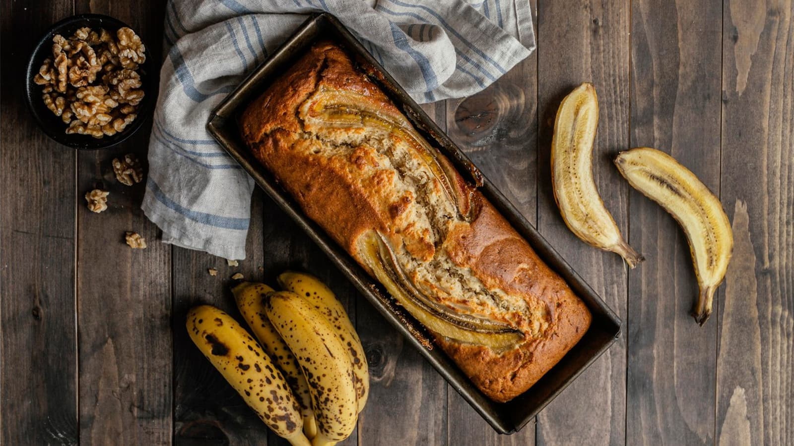 Das Low Carb Bananenbrot ist einfach zuzubereiten und vielseitig verwendbar. Teste dieses Rezept für das Low Carb Bananenbrot aus und lass dich vom Geschmack überzeugen!