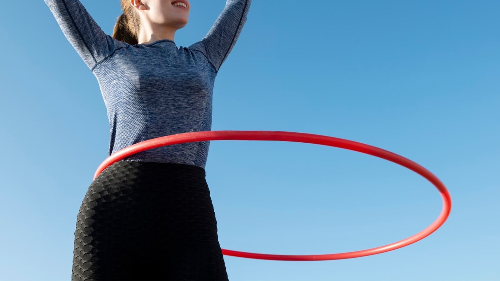 Doch wie genau hilft Hula Hoop dabei, Kalorien zu verbrennen? Und was macht das Training mit dem Hula Hoop so besonders?