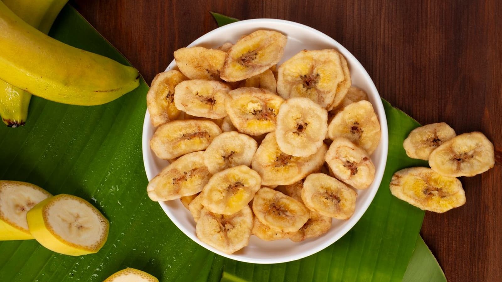 Bananenchips sind der perfekte Snack für alle, die sich gesund ernähren und trotzdem nicht auf eine knusprige Leckerei verzichten möchten.
