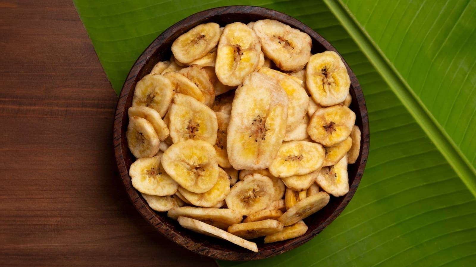 Bananenchips sind der perfekte Snack für alle, die sich gesund ernähren und trotzdem nicht auf eine knusprige Leckerei verzichten möchten.