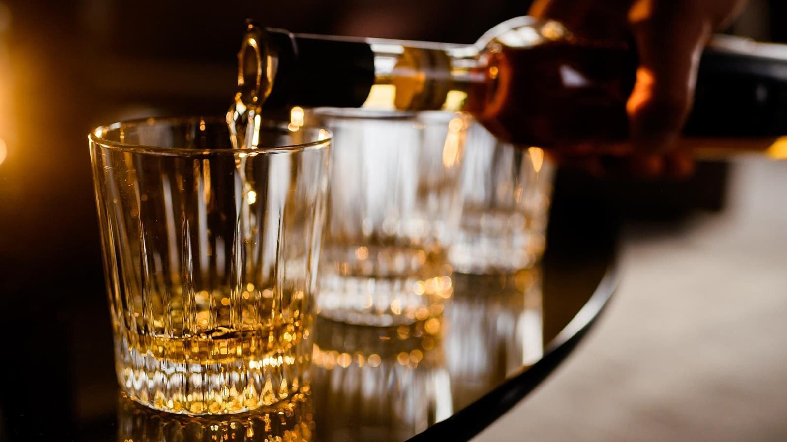 Konsum von Alkohol kann ernsthafte Auswirkungen auf die Gesundheit haben. In diesem Artikel sehen wir uns an, wie Alkohol auf den Körper wirkt.