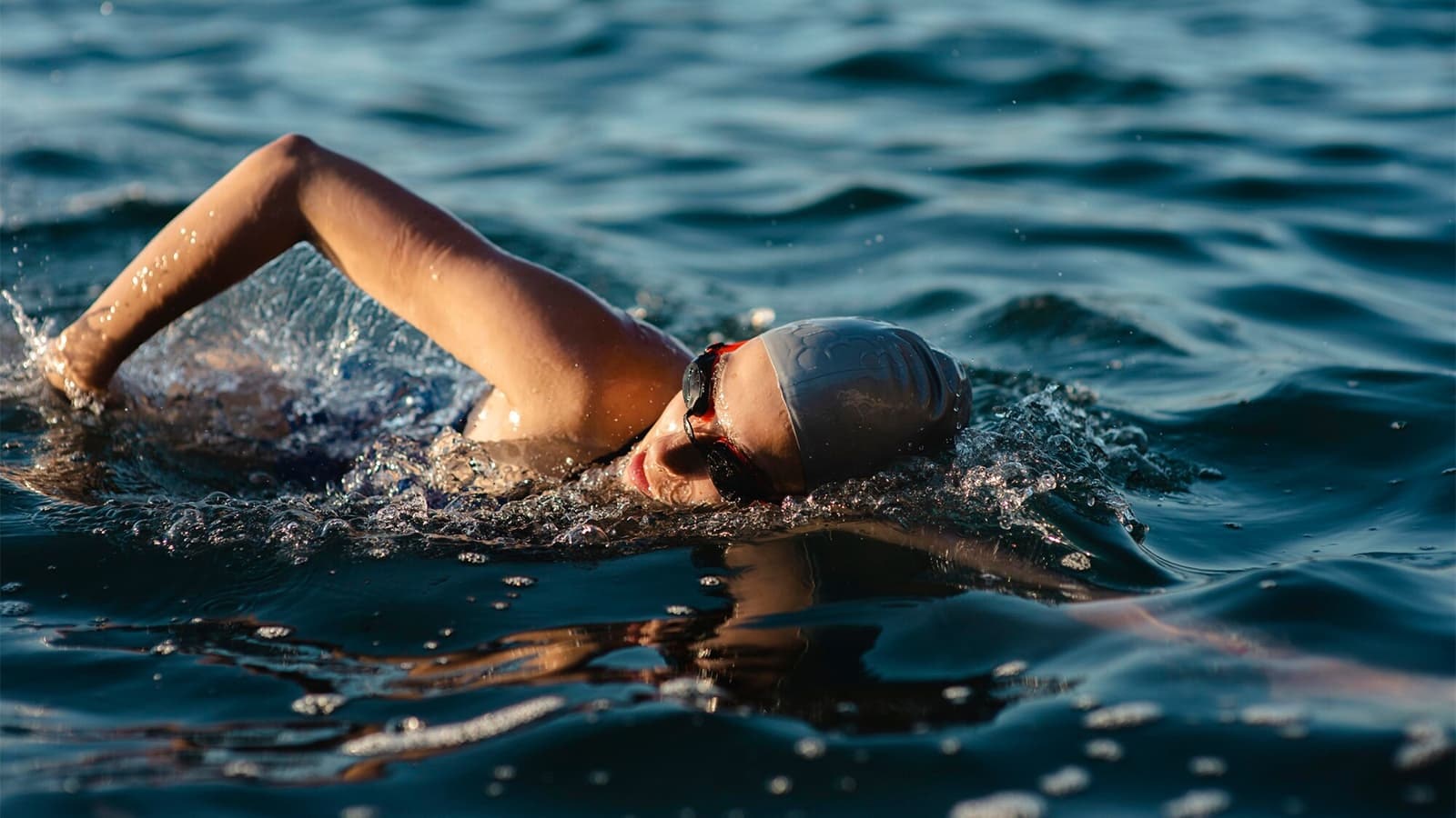 Schwimmen ist gesündesten Sportarten. Schwimmen bietet eine Vielzahl an gesundheitlichen Vorteilen für Körper und Geist.