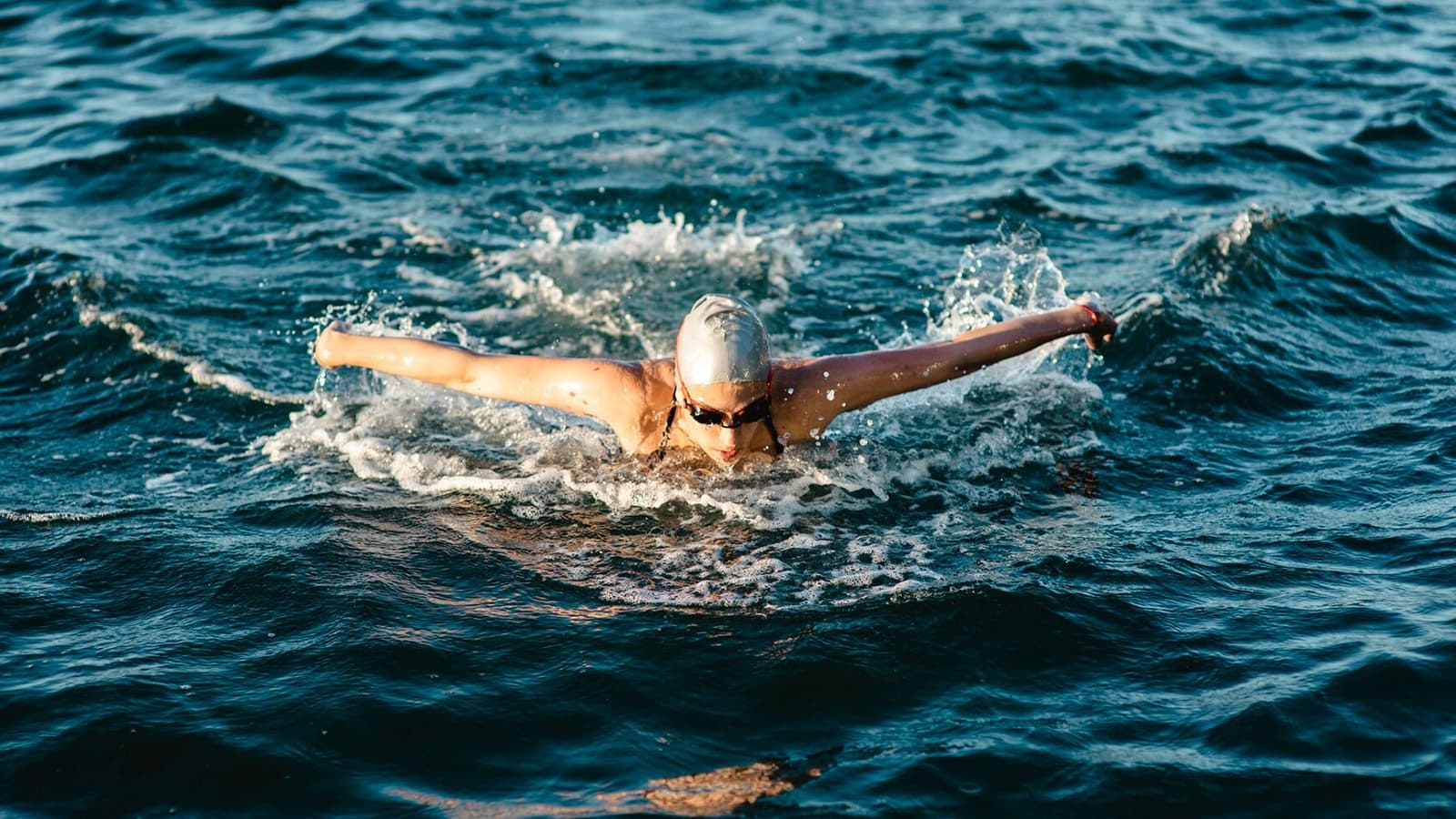 Schwimmen ist gesündesten Sportarten. Schwimmen bietet eine Vielzahl an gesundheitlichen Vorteilen für Körper und Geist.