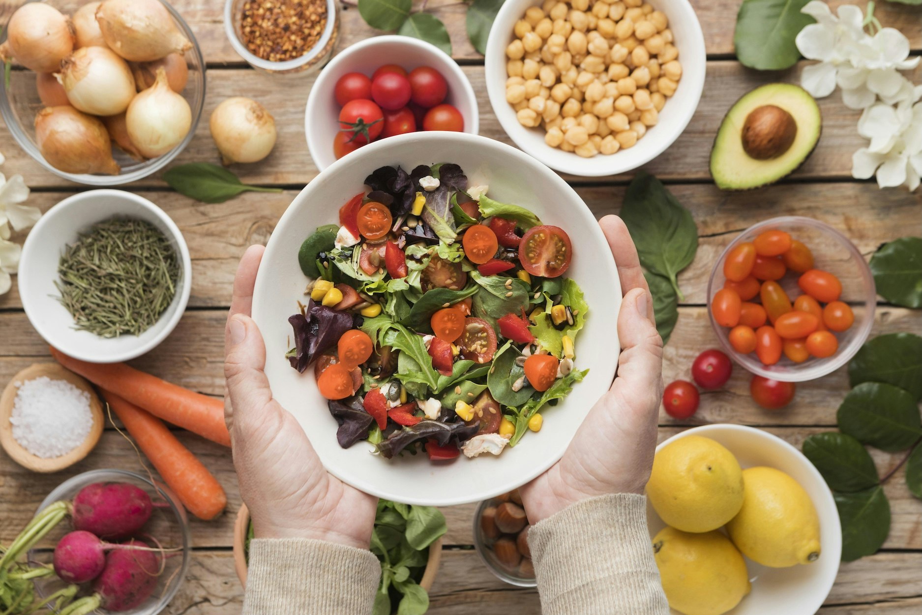 Bild von einem Salat und außen rum Obst & Gemüse