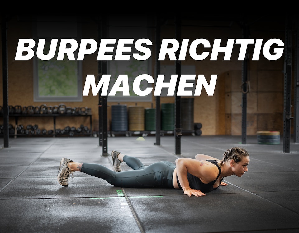 Burpees richtig ausführen: Bild von einer Frau in der Bewegung eines Burpees