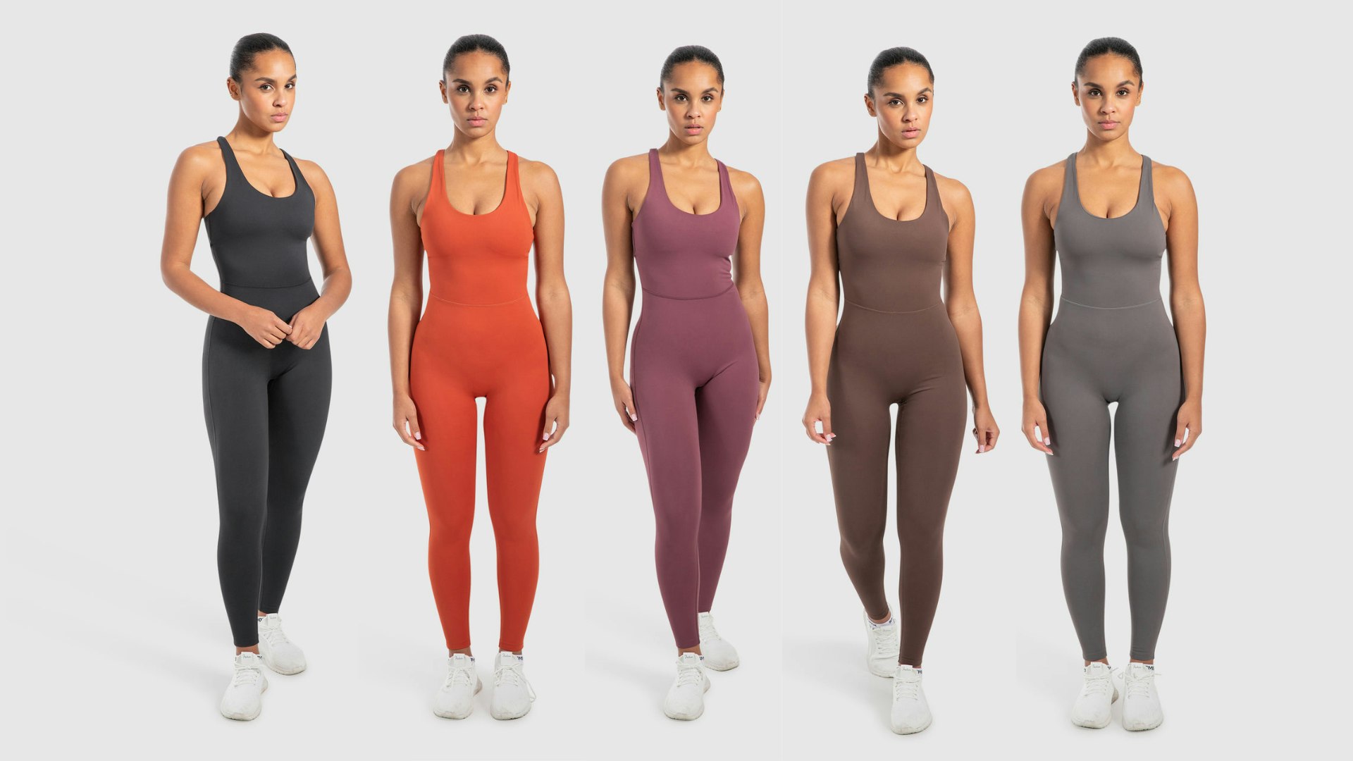 Fitnessmodell im Smilodox Jumpsuit.