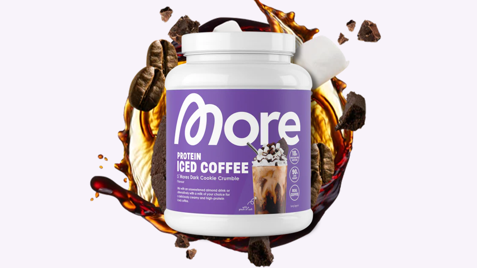 Produktbild des More Protein Iced Coffee vor einem Bild, was die Aromen zeigt.