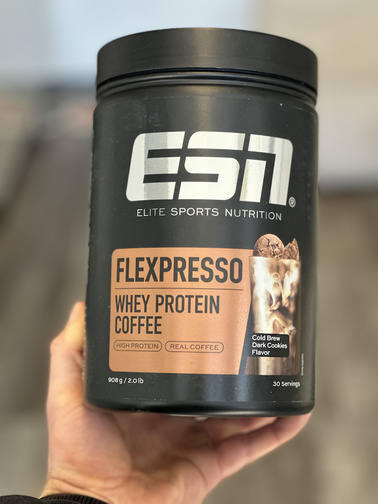 Verpackung des ESN Flexpresso Whey Protein Coffee “Cold Brew Dark Cookies Flavor”