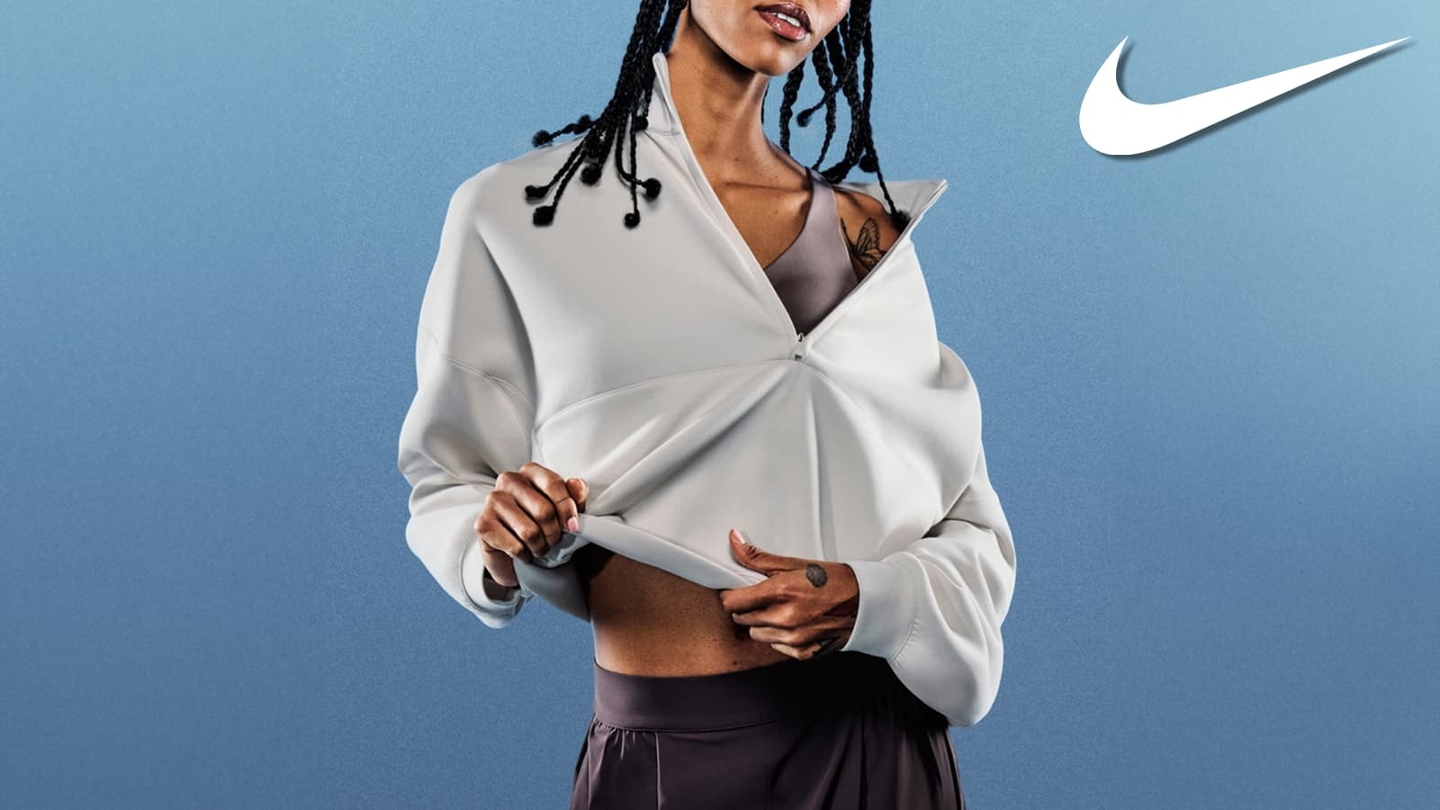 Ein Outfit der Nike 24.7 Collection und ein Nike Logo in der Ecke.