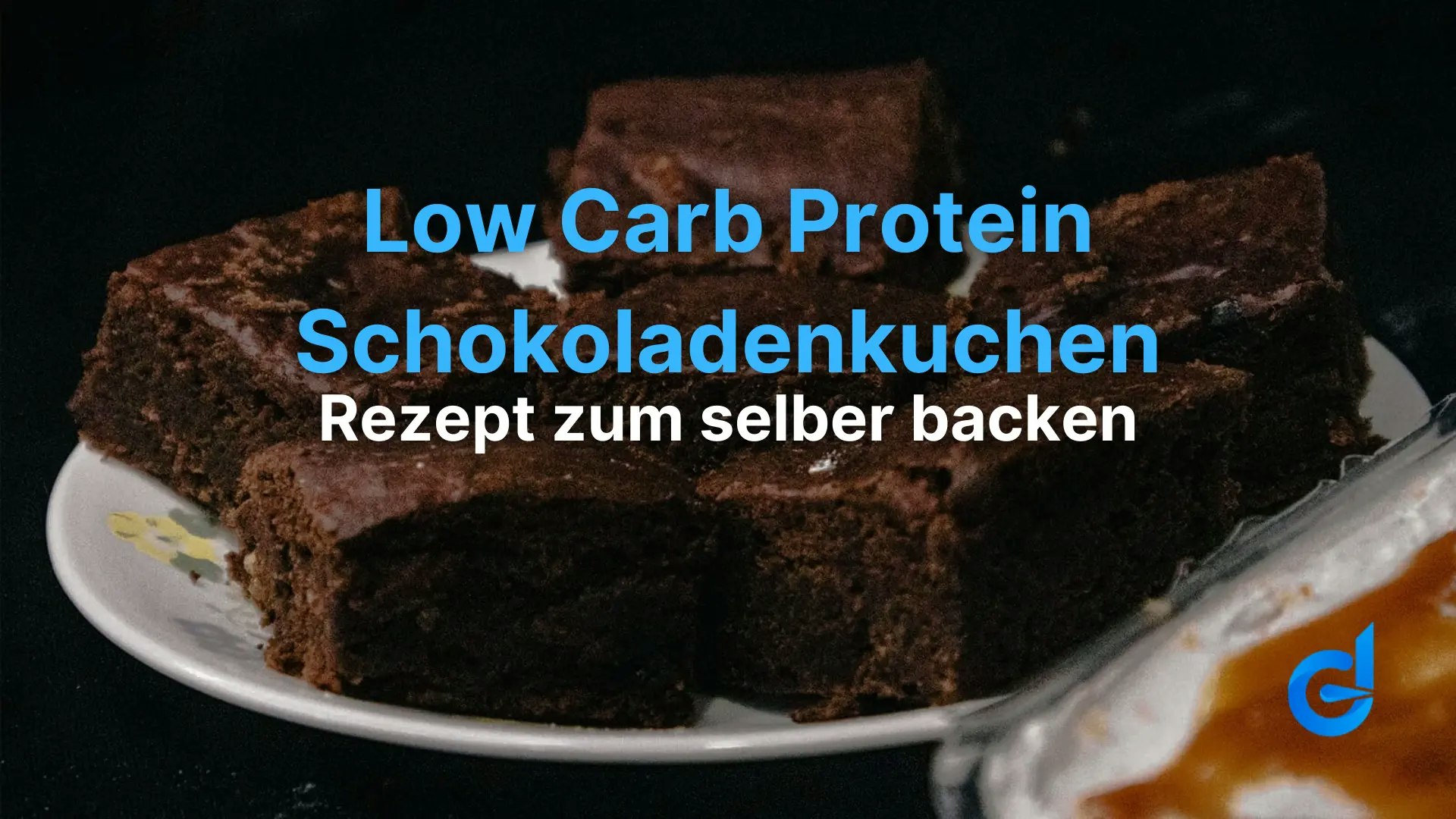 ein teller voller low carb protein schokoladenkuchen.