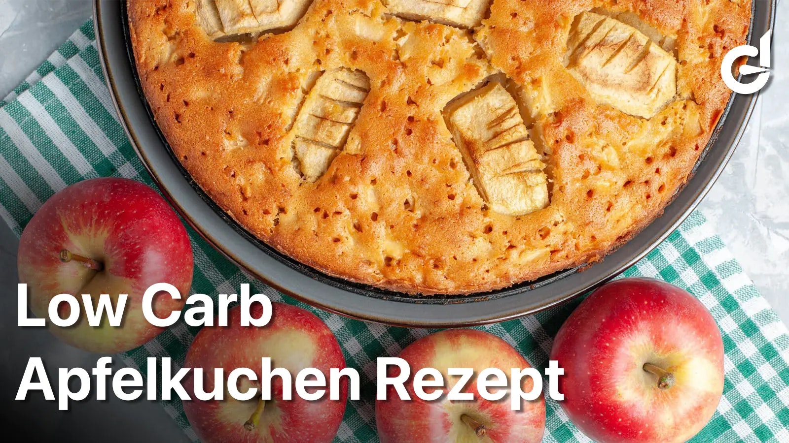 Rezept für einen Low Carb Apfelkuchen - Ein Kuchen neben ein paar Äpfeln.