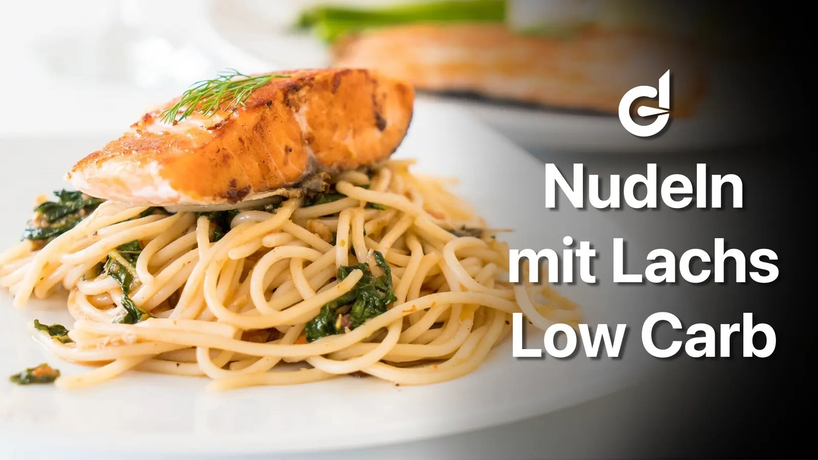 Rezept für Low Carb Nudeln mit Lachs - Bild von einer Portion Nudeln mit Lachs.