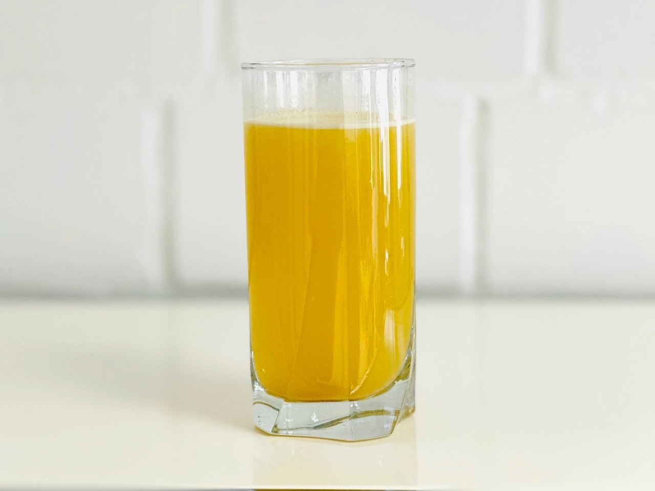 glas mit wasser und dem esn athlete stack pulver