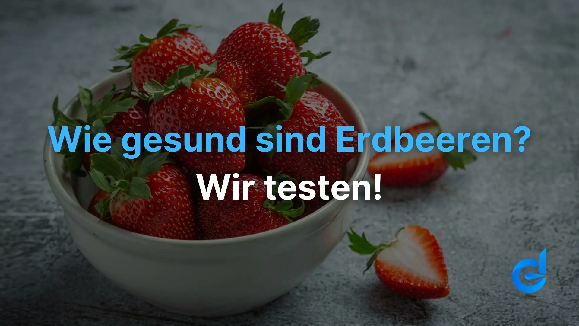 Eine Schüssel voller gesunder und kalorienarmer Erdbeeren.