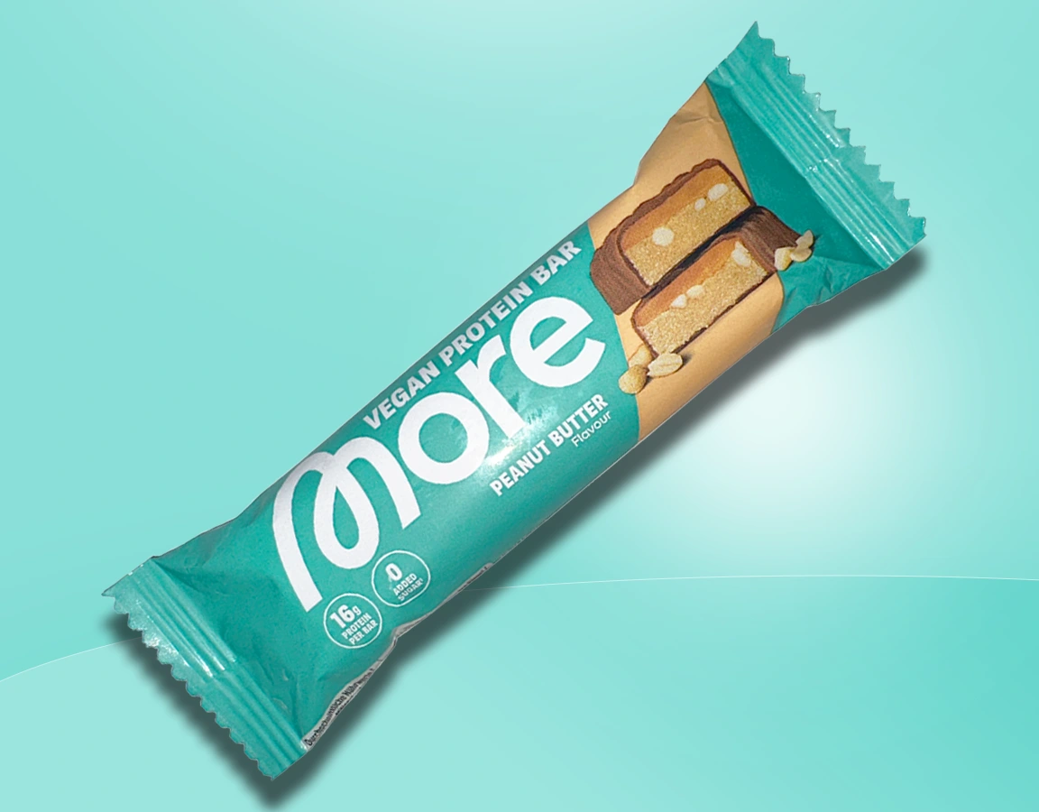 Produktbild von einem More Vegan Protein Bar "Peanut Butter Flavour".