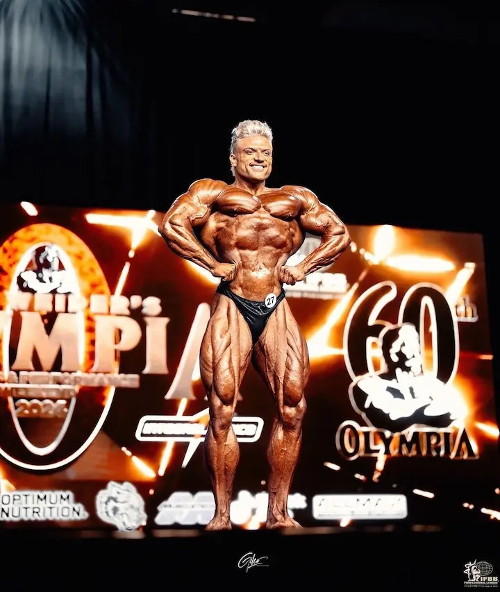 Urs Kalecinski auf der Mr. Olympia Bühne