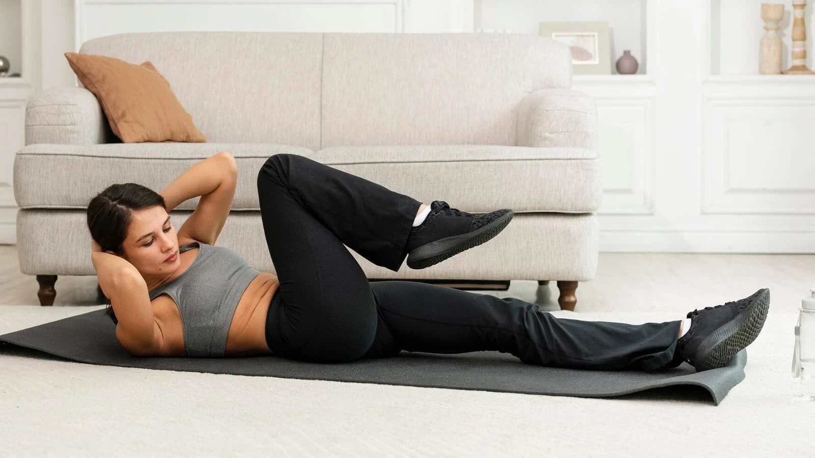 Effektive Bauch Übungen erfordern nicht viele Geräte, sondern hauptsächlich korrekte Technik und konsequente Ausführung.