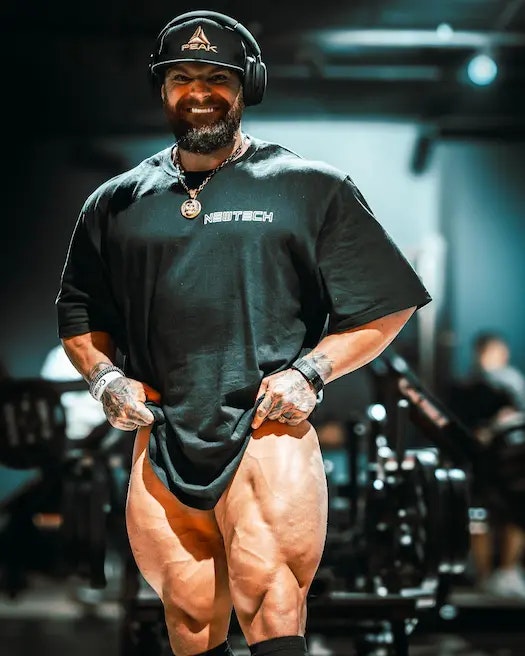 Mike Sommerfeld spannt seine Beine an
