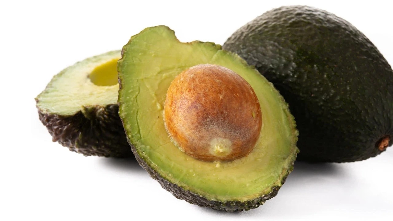 Bild von zwei Avocados.