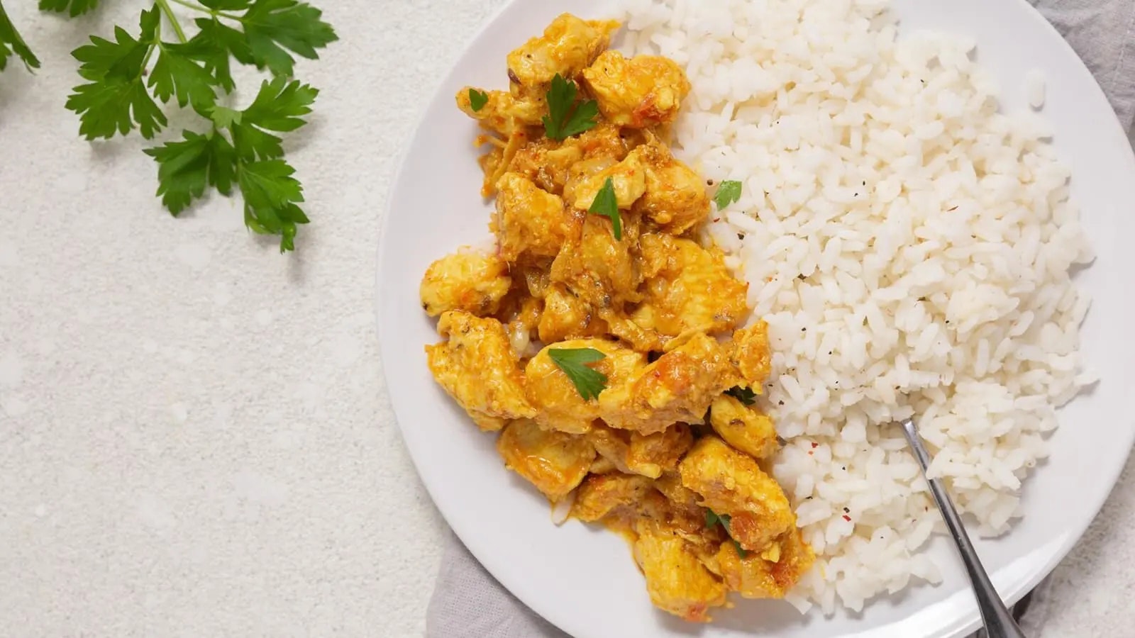 Low Carb Chicken Curry mit Reis - Einfaches Rezept