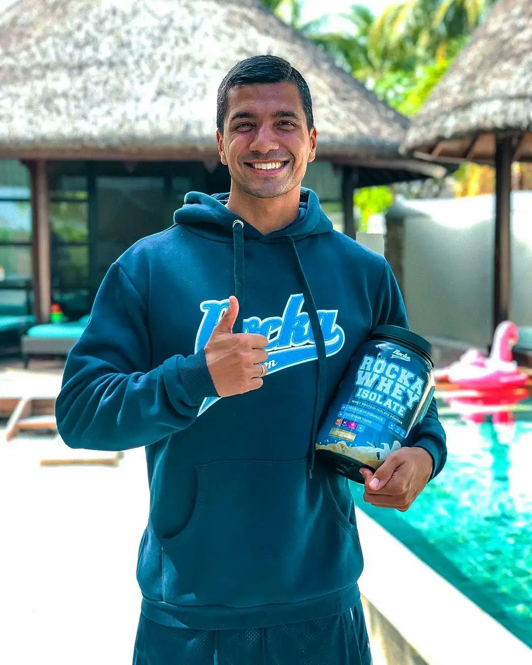 Foto von Julian Zietlow mit einem Produkt von Rocka.