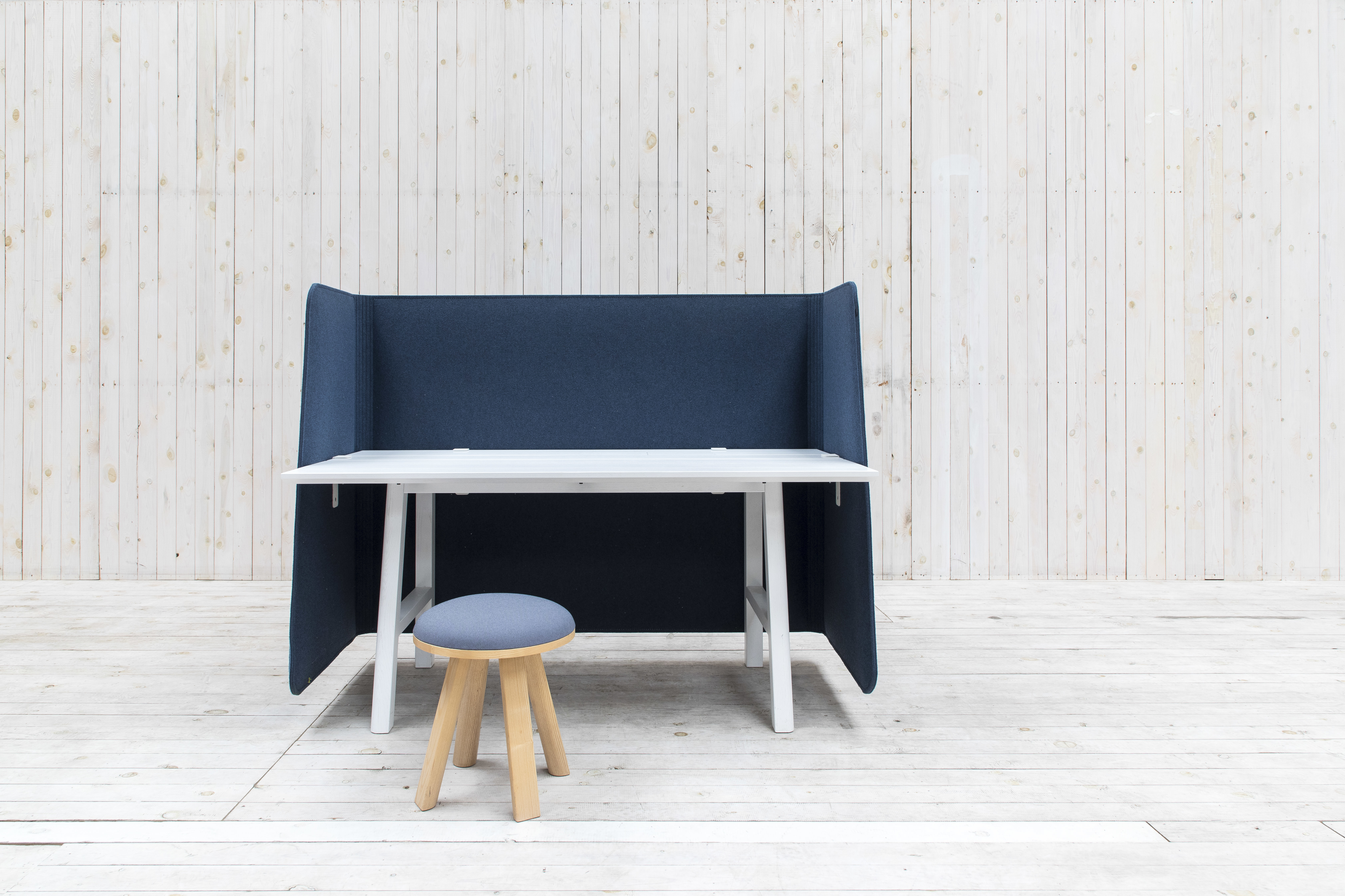 BuzziWrap FrontDesk, acoustic panel for existing desks | BuzziSpace