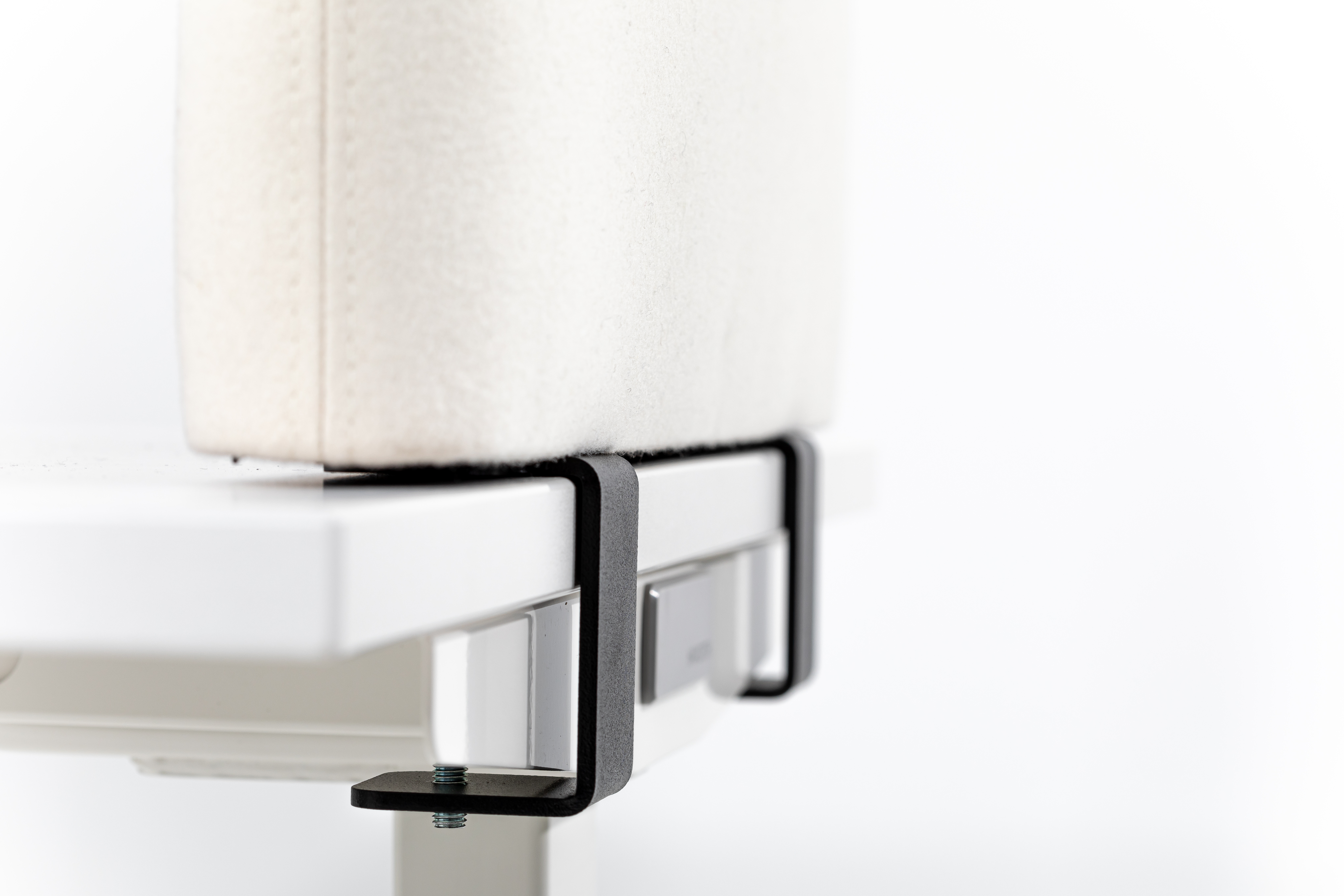 BuzziShield Desk, Create private workstations | BuzziSpace