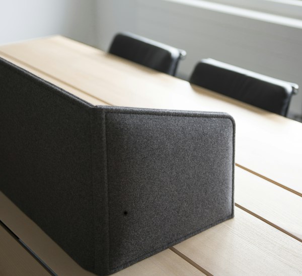 BuzziDesk FlipFlop, foldable desk divider | BuzziSpace