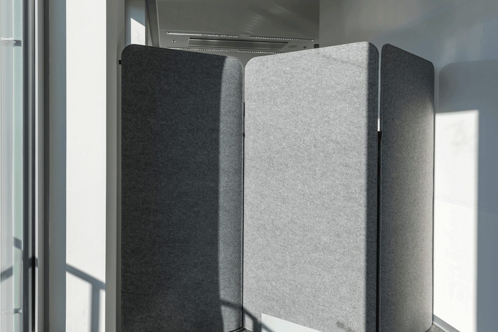 Buzziscreen BuzziScreen, sound-absorbing room divider | BuzziSpace