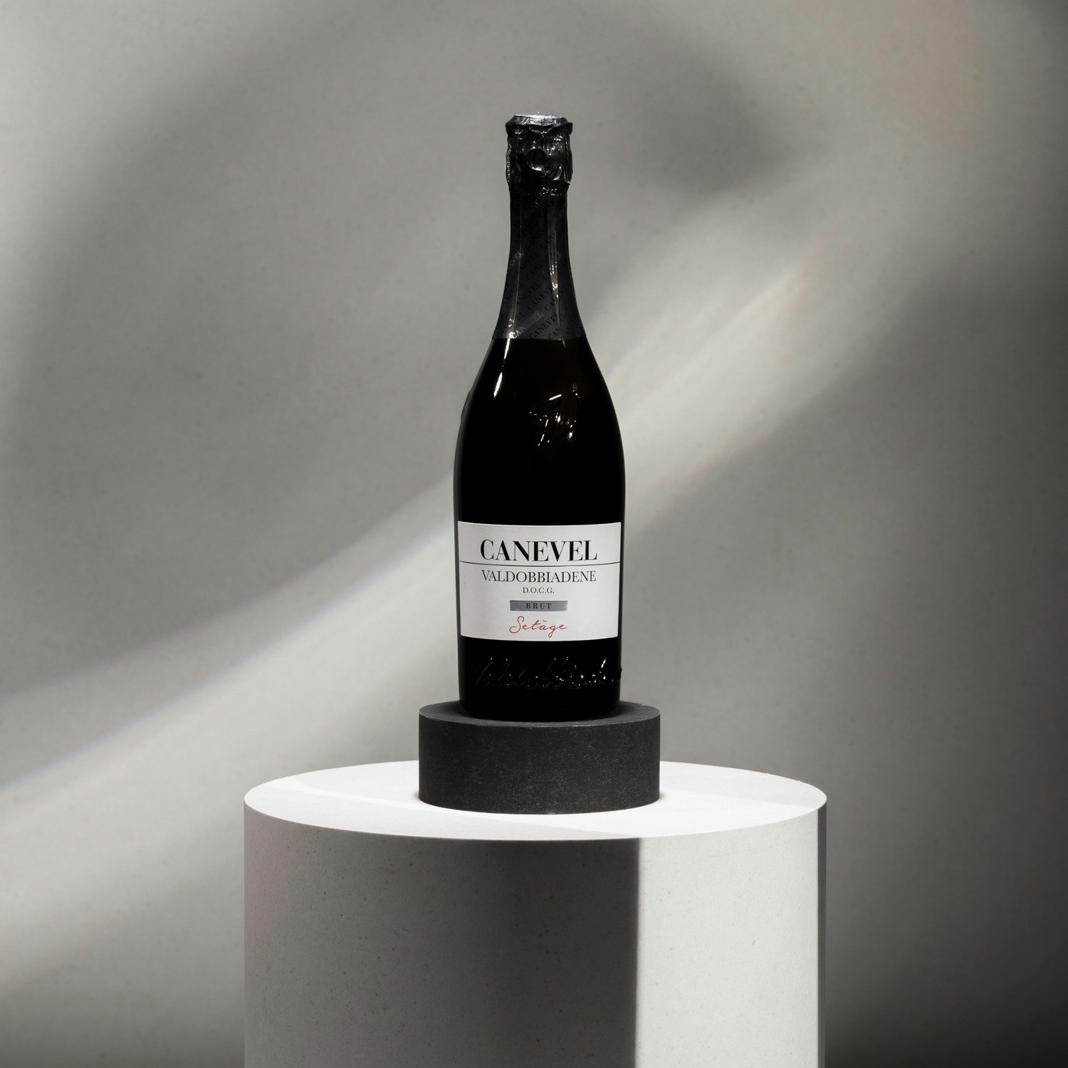 SETÀGE BRUT | Valdobbiadene Superiore DOCG Spumante secco e setoso, il Setàge Brut Valdobbiadene Superiore DOCG da brillantezza e vivacità agli aperitivi. Aromi di mela Golden e bollicine come la seta.