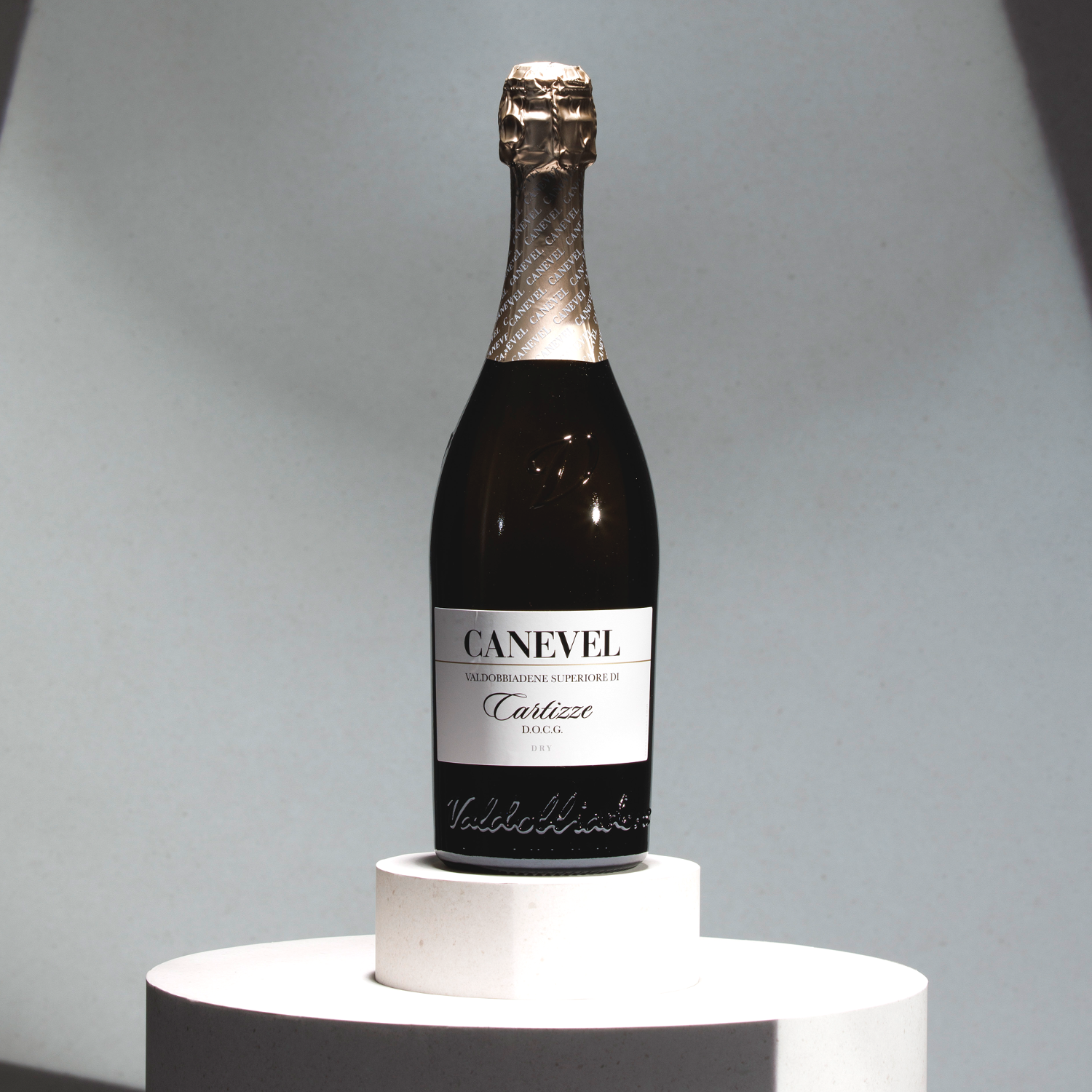 CARTIZZE | Valdobbiadene Superiore Dry DOCG Lovable and silky sparkling wine, it has hints of roses, wisteria flowers and peach. The Cartizze gets well with pastries and tart, but also as an aperitif.