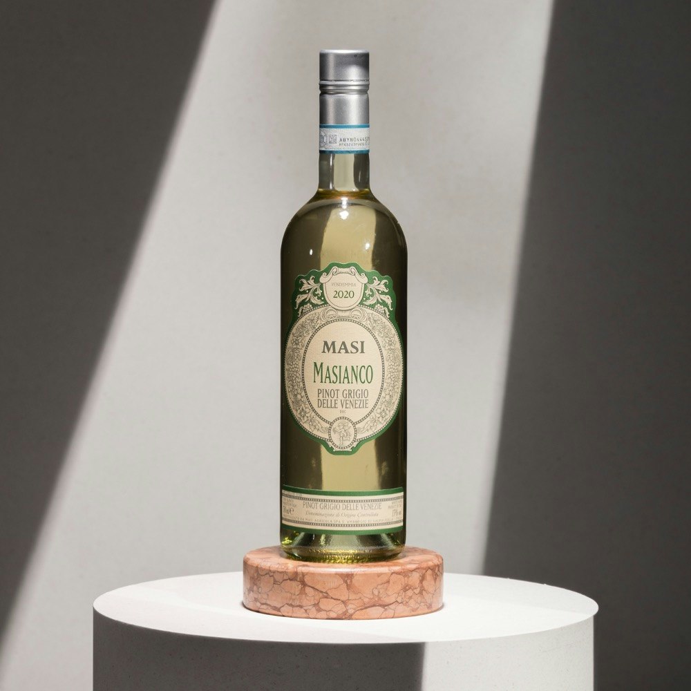 MASIANCO | Pinot Grigio delle Venezie DOC A fresh, aromatic and fruity white wine. It is the result of Pinot Grigio delle Venezie and the Appassimento tecnique applied. A "Supervenetian" personality.