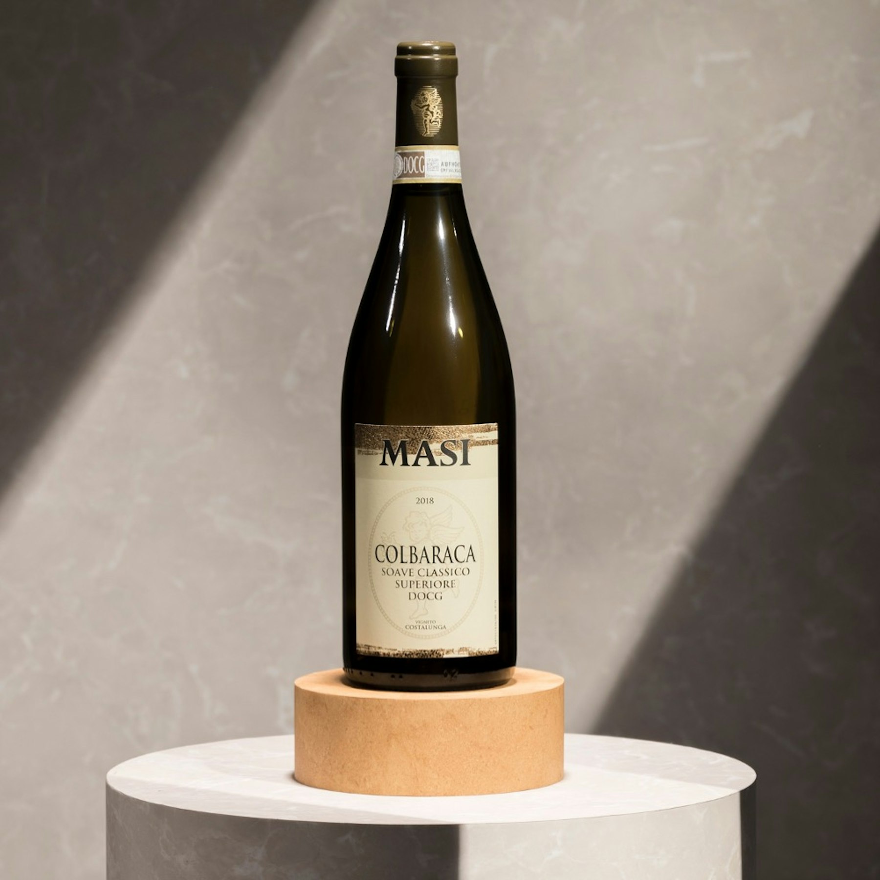    Un "classico" della tradizione veronese, intepretato in chiave moderna. Prodotto con uve Garganega in zona classica Soave.