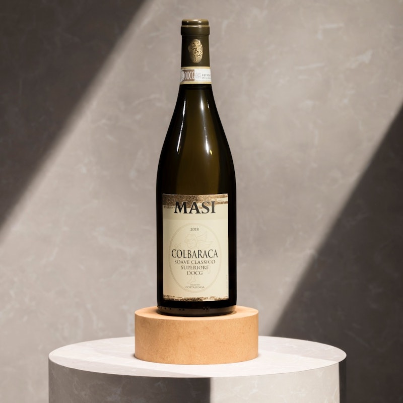    Un "classico" della tradizione veronese, intepretato in chiave moderna. Prodotto con uve Garganega in zona classica Soave.