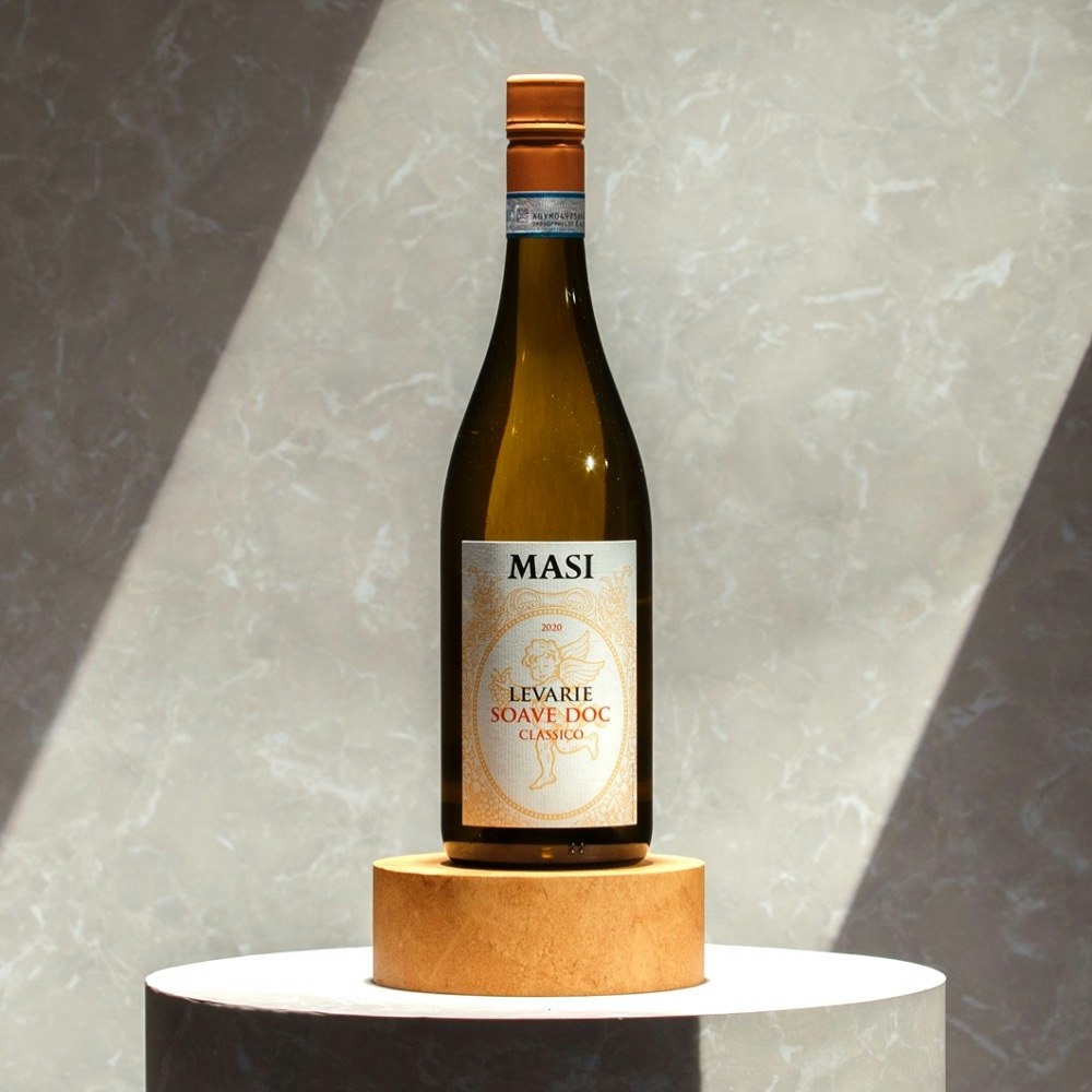 LEVARÌE | Soave Classico DOC Ein "Klassiker" der Veroneser Tradition, modern interpretiert. Hergestellt aus Garganega- und Trebbiano-Trauben im klassischen Soave-Gebiet.