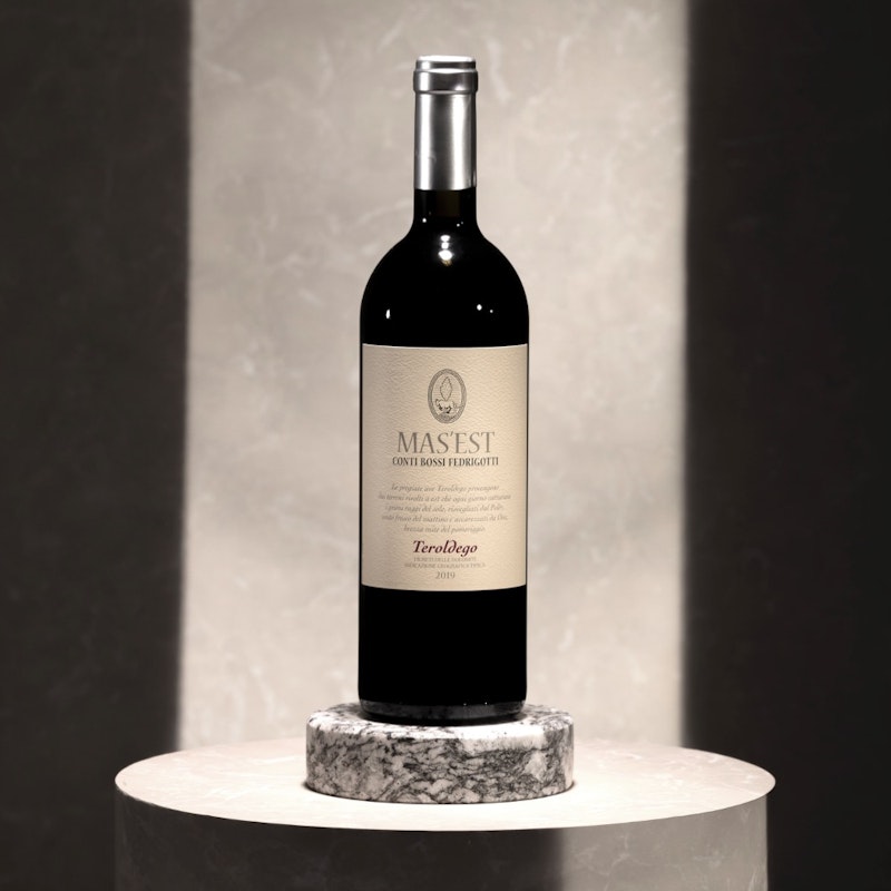 MAS'EST TEROLDEGO | Vigneti delle Dolomiti IGT A white wine with a marked freshness and minerality, with fruity, intense and enveloping aromas and flavors. Produced from Pinot Grigio delle Venezie grapes.
