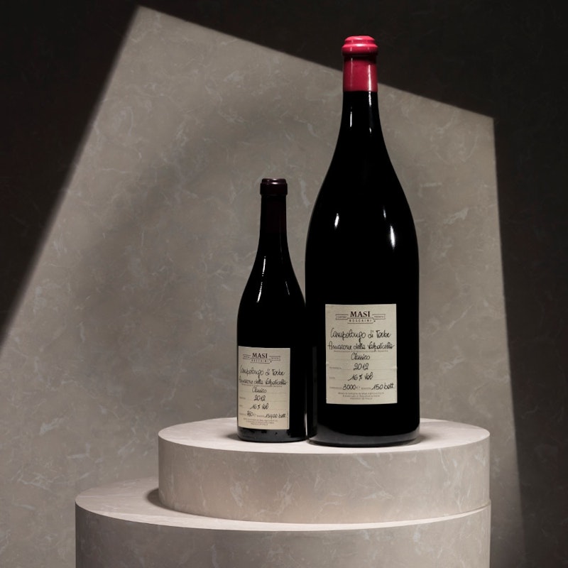  Elegante Amarone cru di Masi, è caratterizzato da aromi di mandorla e sentori di frutta cotta. Parte della collezione privata Boscaini, deriva da uve appassite.