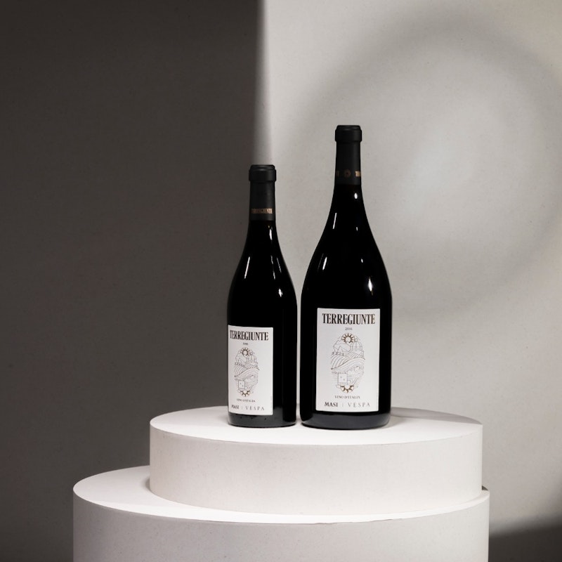 TERREGIUNTE | Vino d'Italia | MAGNUM Terregiunte is a hymn to Made in Italy, an encounter of different cultures and territories, the hilly Masi vineyards and those raised in Alberobello in Puglia.
