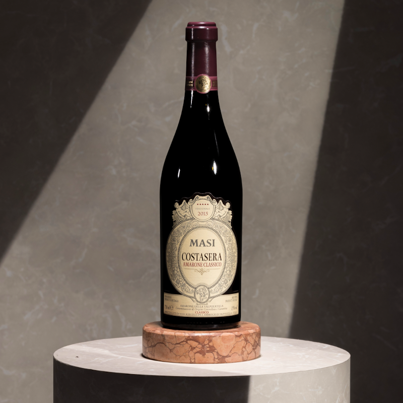 COSTASERA | Amarone Classico della Valpolicella DOCG Amarone Costasera ist Ausdruck von Masis Expertise in der Technik "Welken", die auf die einheimischen Sorten des klassischen Valpolicella angewendet wird.